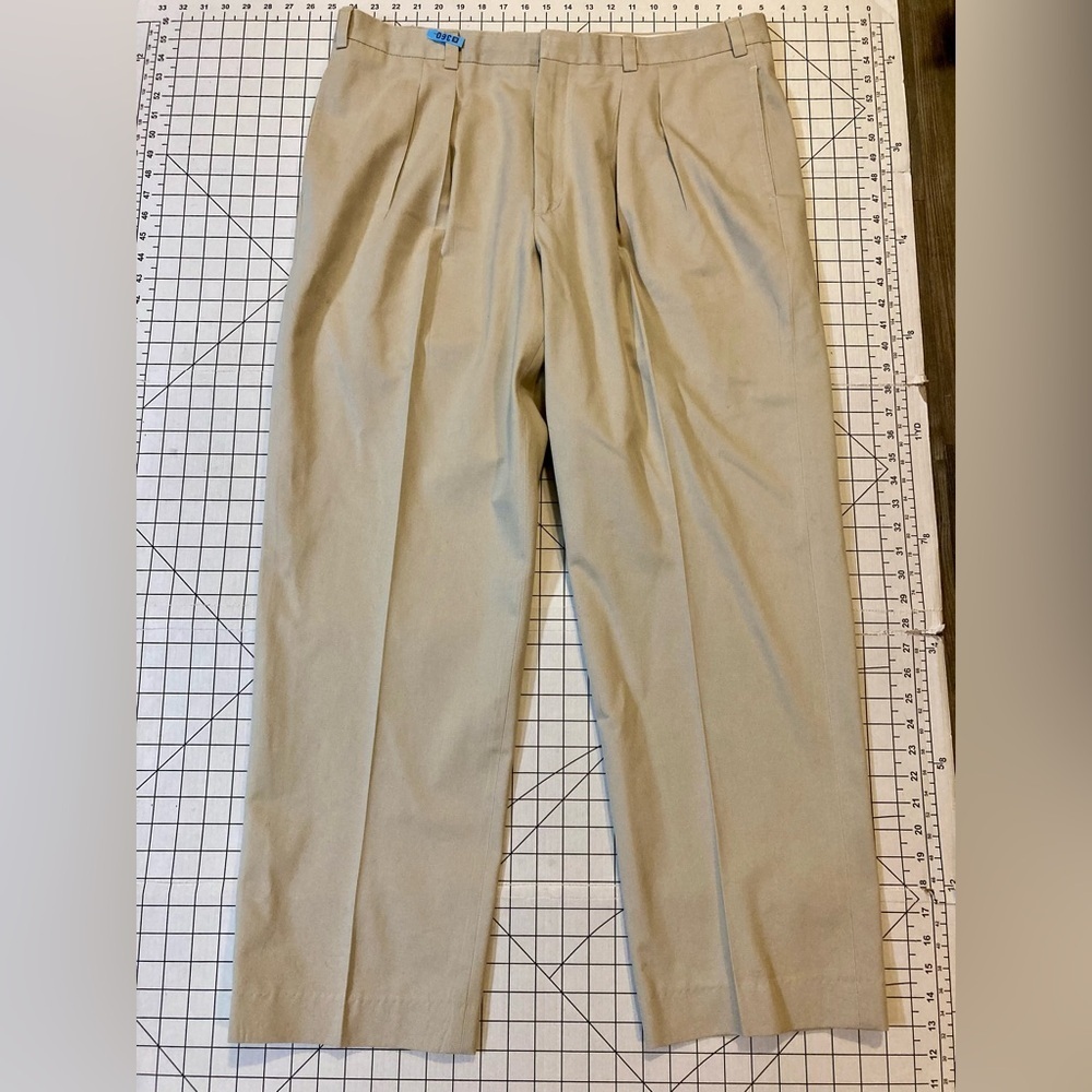 L.L. Bean Men’s Size 40 (31” inseam) Beige Chino Pants‎